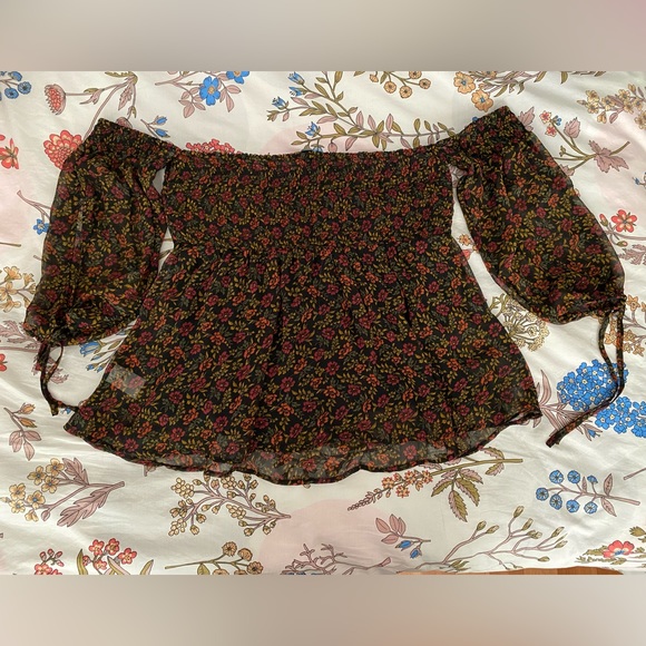 American eagle off the shoulder top - Picture 4 of 4